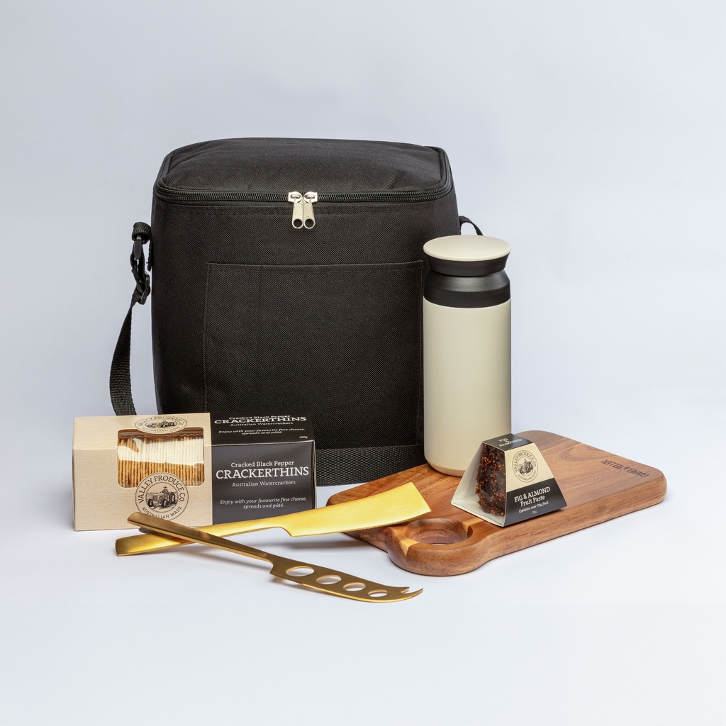 [LL8317] The Carry-On Graze